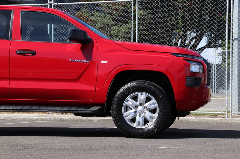 2026 Mitsubishi Triton Club Cab GLX Flat Deck 4WD image 4