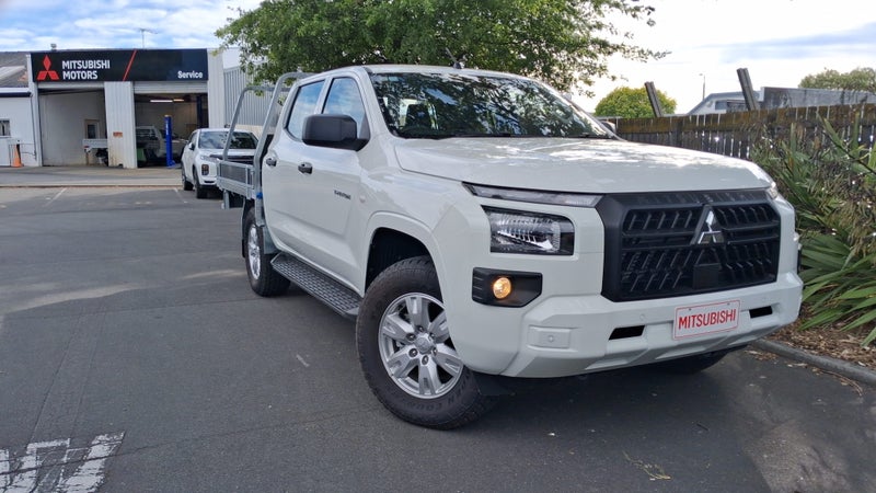 2026 Mitsubishi Triton DC CH 2.4D GLX 4WD 6AT image 2