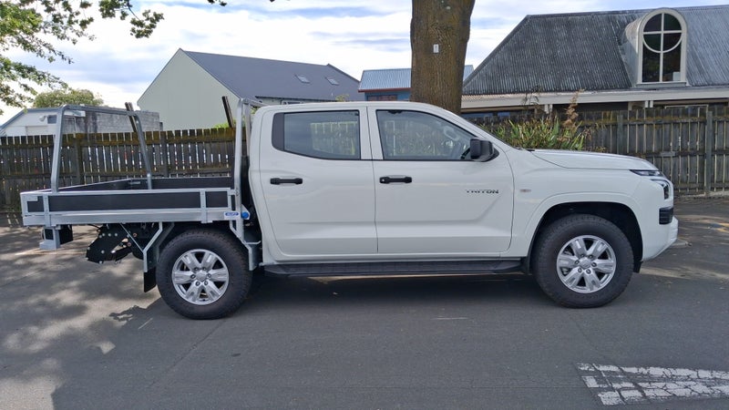 2026 Mitsubishi Triton DC CH 2.4D GLX 4WD 6AT image 4