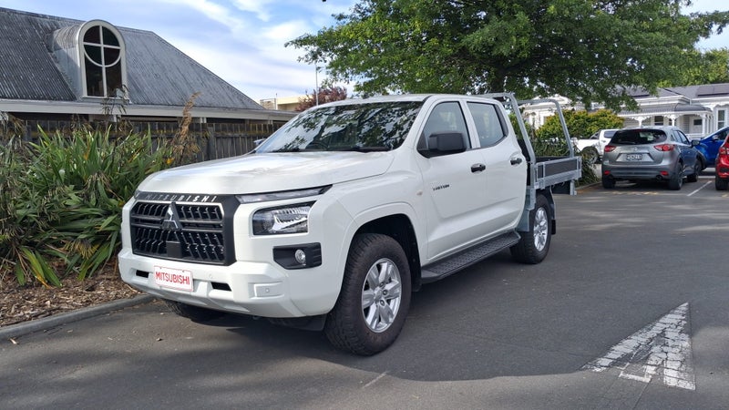 2026 Mitsubishi Triton DC CH 2.4D GLX 4WD 6AT image 5