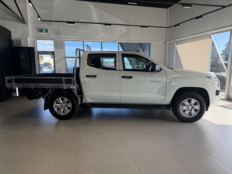 2026 Mitsubishi Triton DC CH 2.4D GLX 4WD 6AT image 2