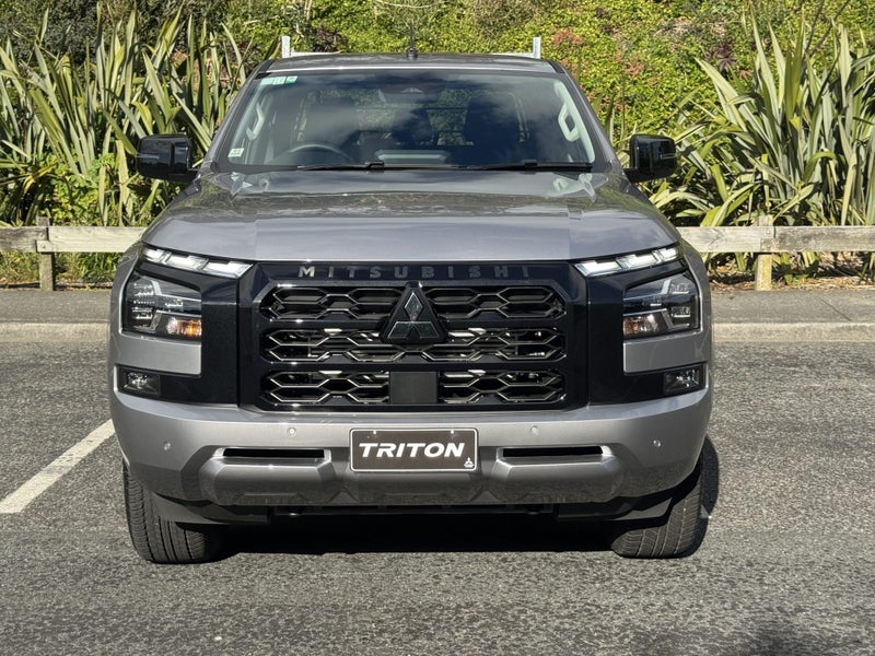 2026 Mitsubishi Triton DC CH 2.4D GLXR 4WD 6AT image 3