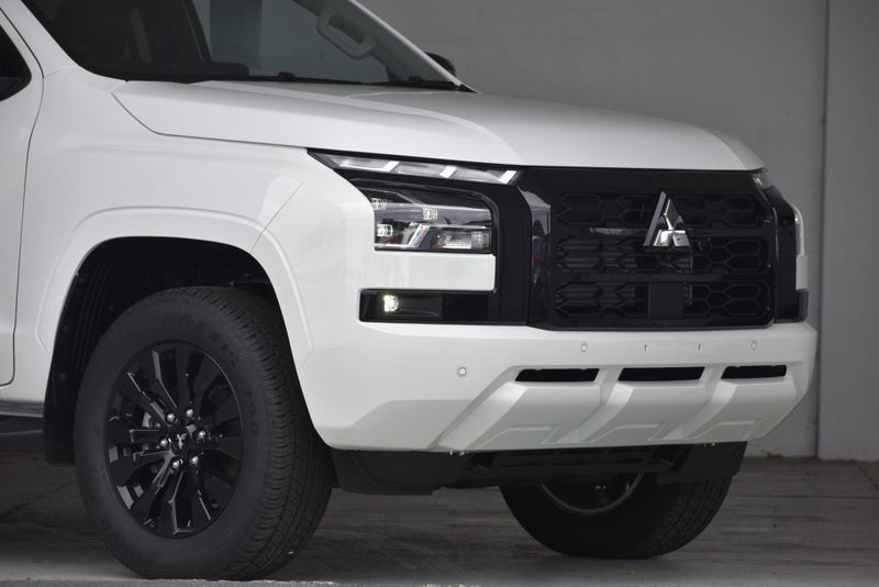 2026 Mitsubishi Triton Dc GlX-R 4WD 6At image 4