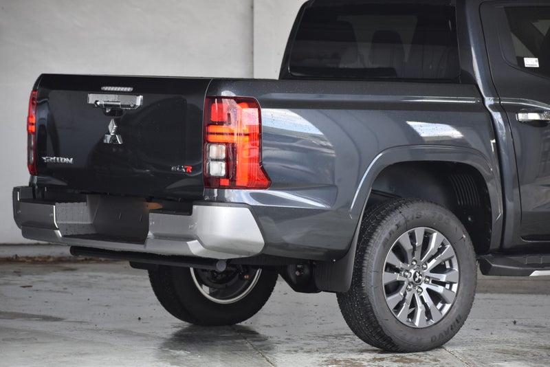 2026 Mitsubishi Triton Dc GlX-R 4WD 6At image 4