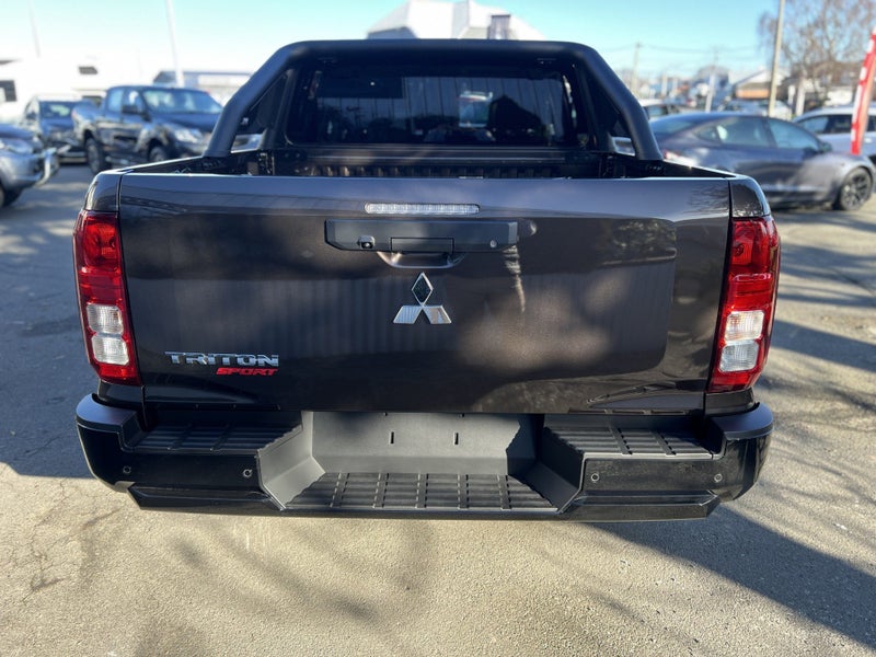2026 Mitsubishi Triton DC GLX SPORT 4WD 6A image 4