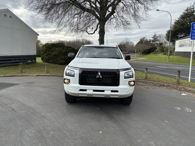 2026 Mitsubishi Triton DC GLX SPORT 4WD 6AT 4X4... image 2