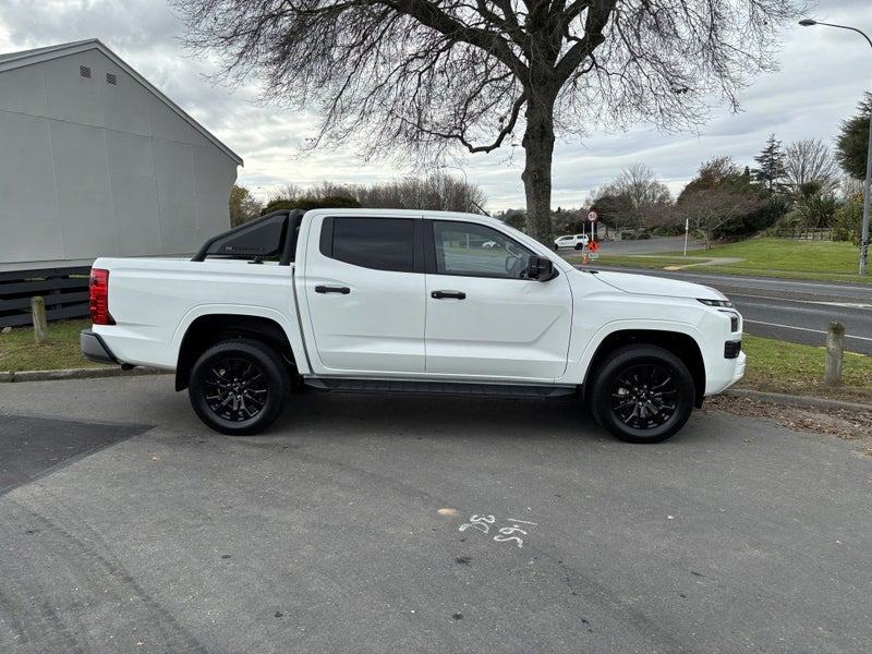 2026 Mitsubishi Triton DC GLX SPORT 4WD 6AT 4X4... image 3