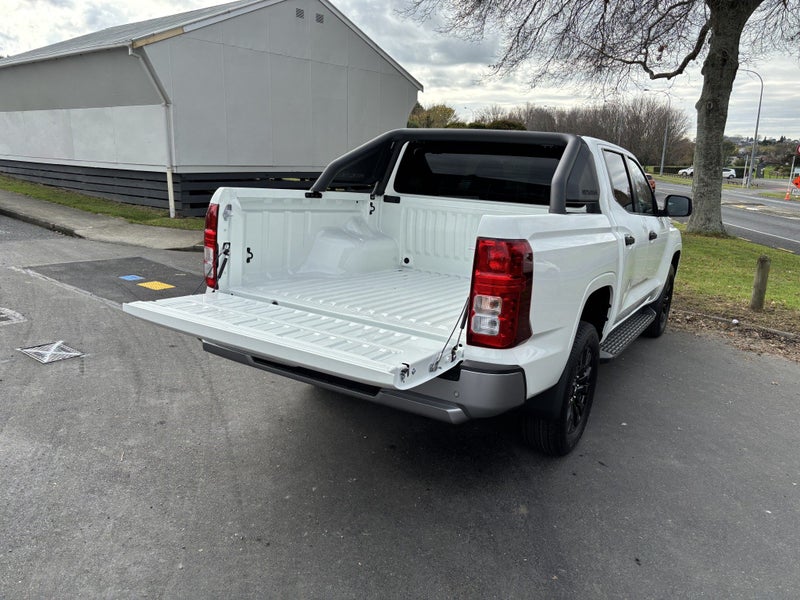 2026 Mitsubishi Triton DC GLX SPORT 4WD 6AT 4X4... image 5