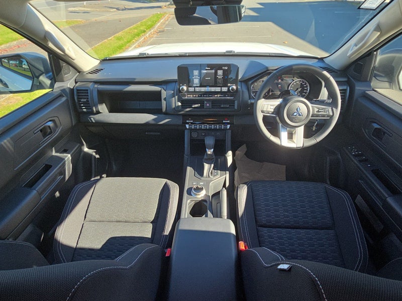 2026 Mitsubishi Triton DC GLX SPORT 4WD 6AT image 4