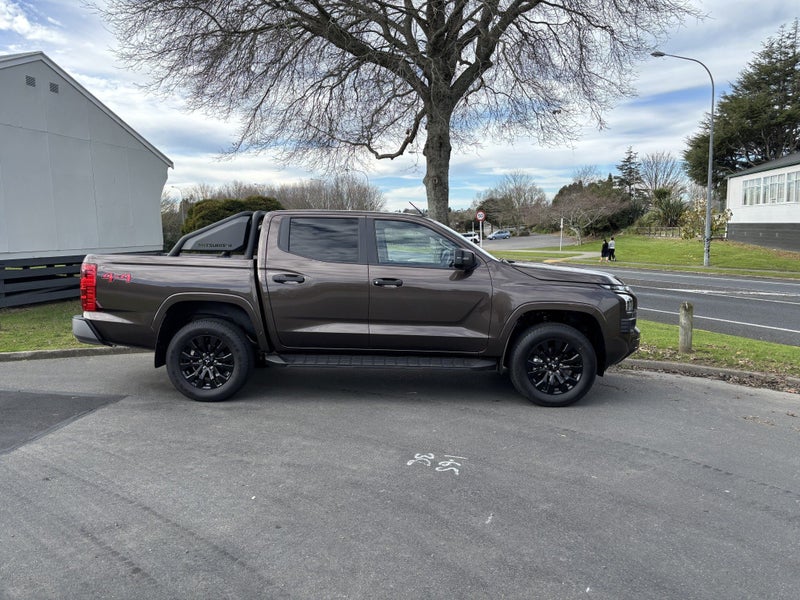 2026 Mitsubishi Triton DC GLX SPORT 4WD 6AT AUT... image 3