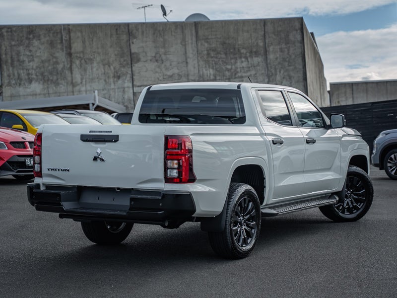 2026 Mitsubishi Triton Dc Glxr 4Wd 6At 2.4D image 2