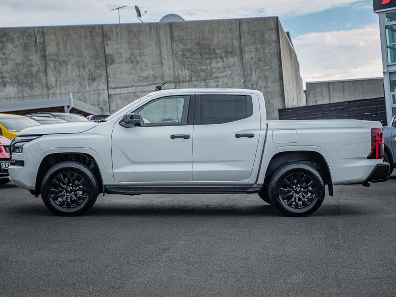 2026 Mitsubishi Triton Dc Glxr 4Wd 6At 2.4D image 5