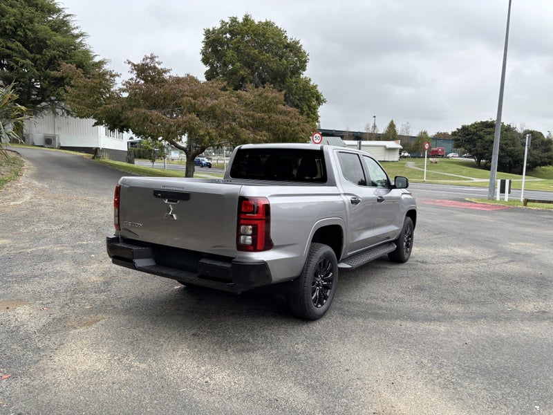 2026 Mitsubishi Triton DC GLXR 4WD 6AT 2.4D 4X4... image 4