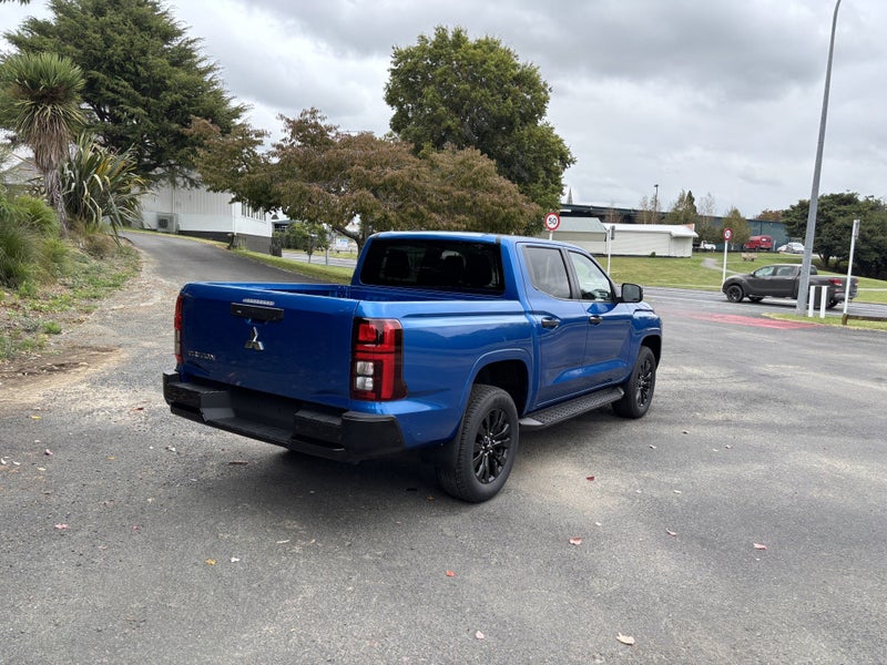 2026 Mitsubishi Triton DC GLXR 4WD 6AT 2.4D AUT... image 5