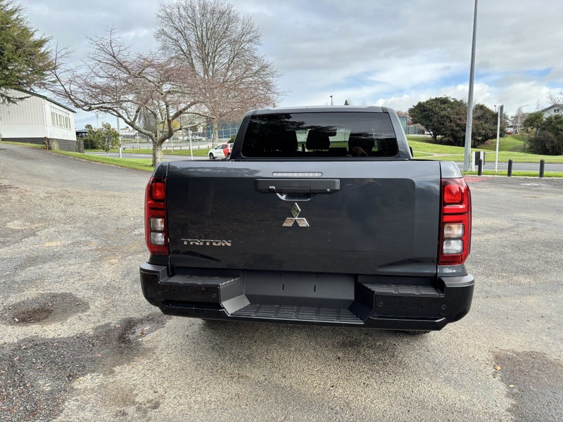 2026 Mitsubishi Triton DC GLXR 4WD 6AT 2.4D AUT... image 5