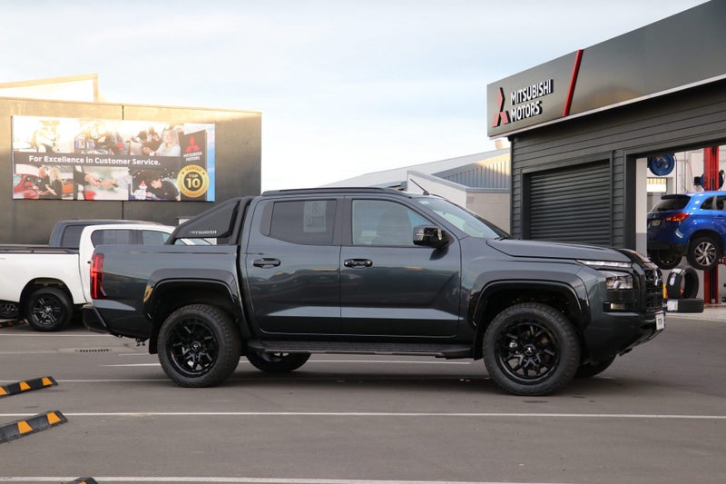 2026 Mitsubishi Triton DC VRX 4WD 6AT image 3
