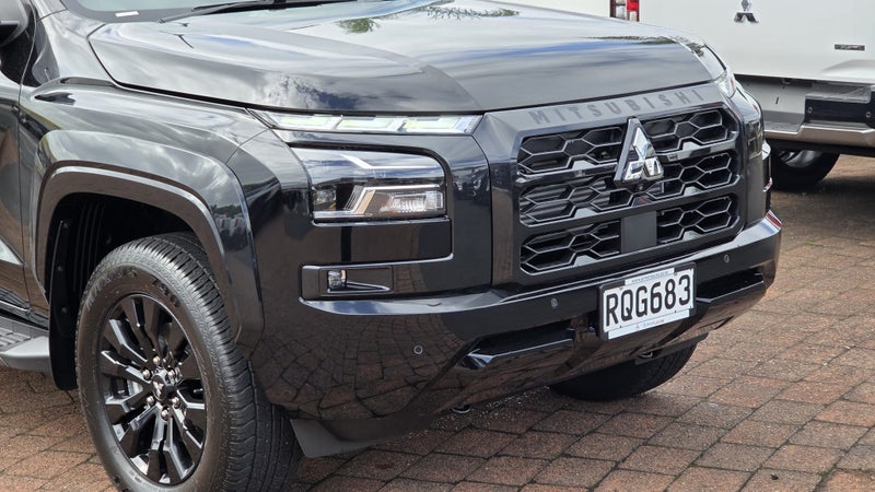 2026 Mitsubishi Triton DC VRX 4WD 6AT 2.4DT image 2