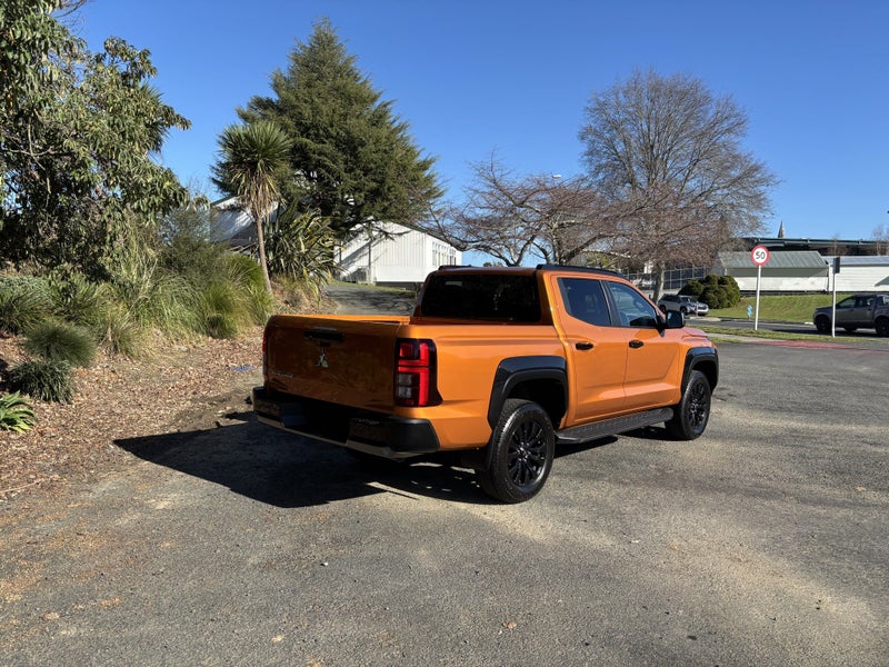 2026 Mitsubishi Triton DC VRX 4WD 6AT 2.4DT AUT... image 5