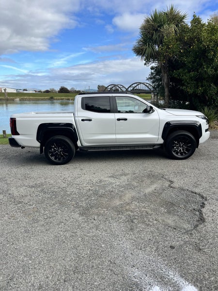 2026 Mitsubishi Triton DC VRX 4WD 6AT image 3