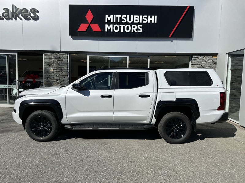 2026 Mitsubishi Triton DC VRX 4WD 6AT image 4