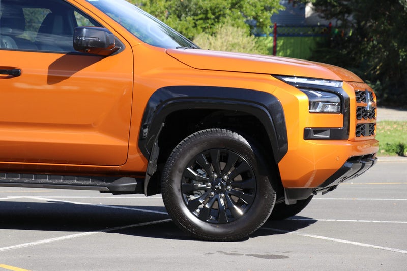 2026 Mitsubishi Triton DC VRX 4WD 6AT image 4