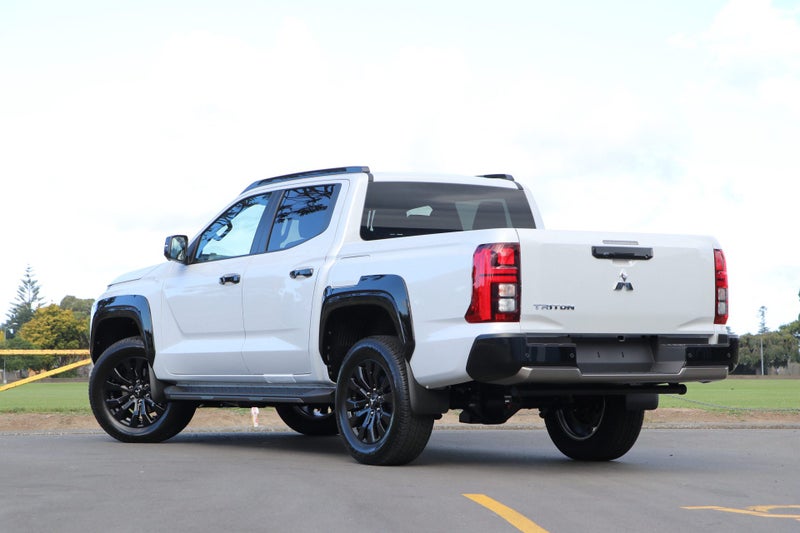 2026 Mitsubishi Triton DC VRX 4WD 6AT image 2