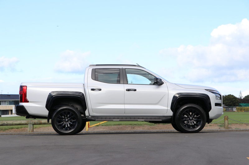2026 Mitsubishi Triton DC VRX 4WD 6AT image 3