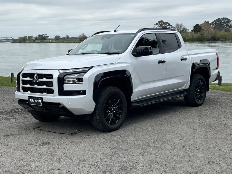 2026 Mitsubishi Triton DC VRX 4WD 6AT image 3