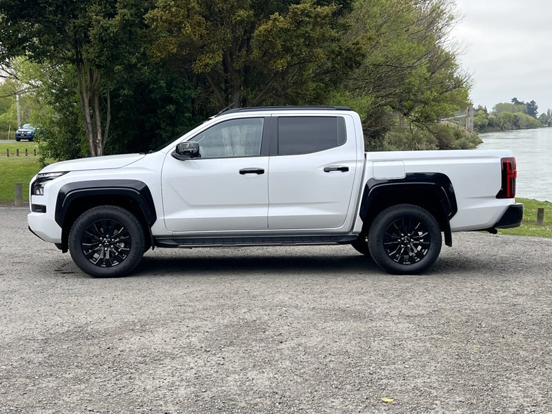 2026 Mitsubishi Triton DC VRX 4WD 6AT image 4