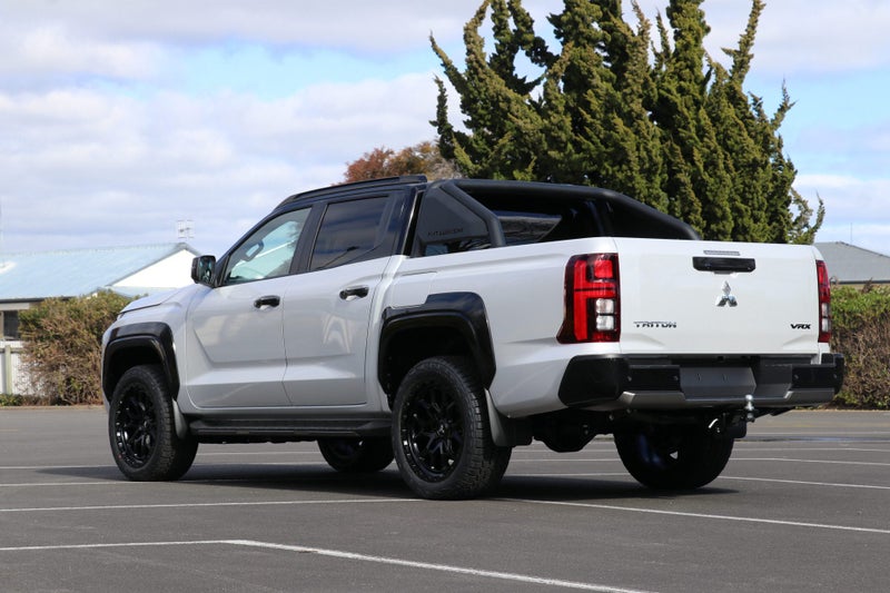 2026 Mitsubishi Triton DC VRX 4WD 6AT (BLACK OUT) image 2