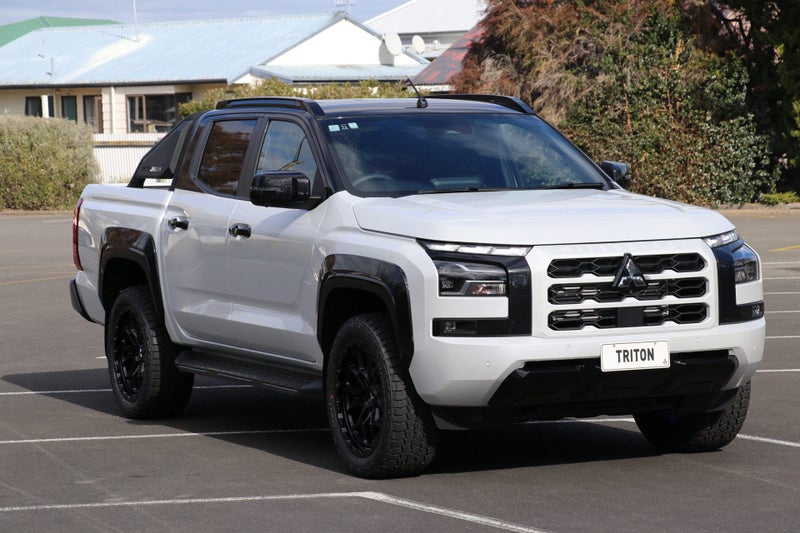 2026 Mitsubishi Triton DC VRX 4WD 6AT (BLACK OUT) image 5