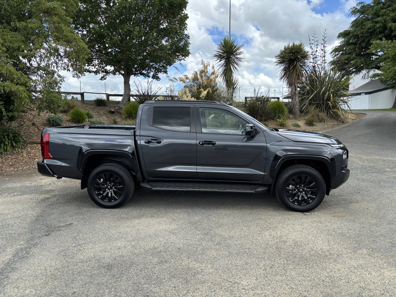 2026 Mitsubishi Triton DC VRX 6AT 2.4DT/6AT AUT... image 3