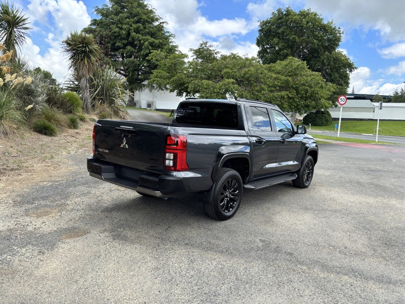 2026 Mitsubishi Triton DC VRX 6AT 2.4DT/6AT AUT... image 5
