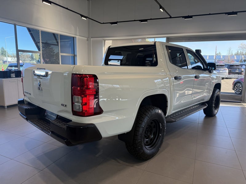 2026 Mitsubishi Triton DC WS 2.4D GLX 4WD 6AT image 4