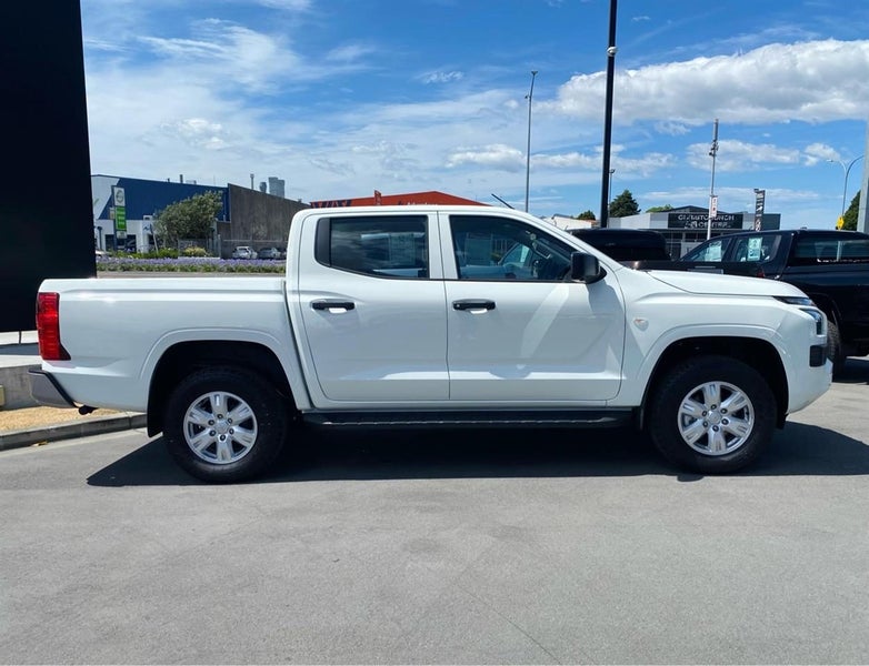 2026 Mitsubishi Triton DC WS 2.4D GLX 4WD 6AT image 4