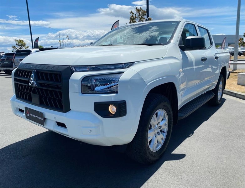 2026 Mitsubishi Triton DC WS 2.4D GLX 4WD 6AT image 3