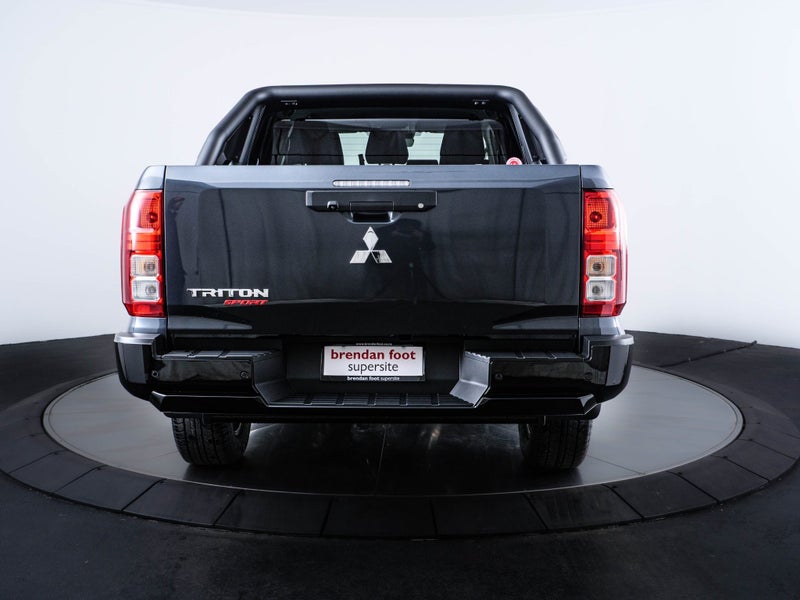 2026 Mitsubishi Triton DC WS 2.4D GLX SPORT 4WD... image 4