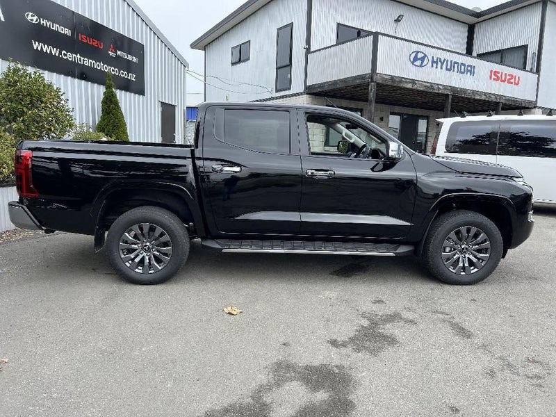 2026 Mitsubishi Triton DC WS 2.4D GLXR 4WD 6AT image 3