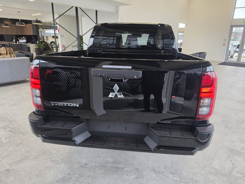 2026 Mitsubishi Triton DC WS 2.4D GLXR 4WD 6AT image 3