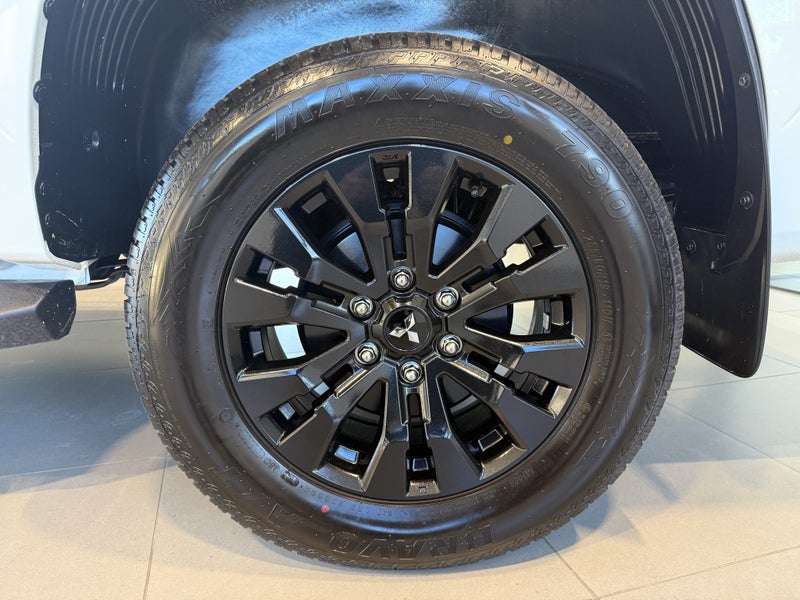 2026 Mitsubishi Triton DC WS 2.4D GLXR 4WD 6AT image 3