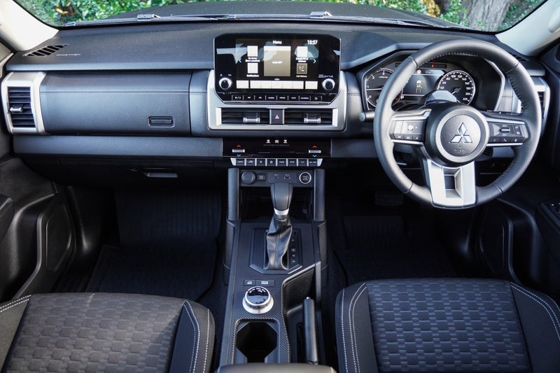 2026 Mitsubishi Triton DC WS 2.4D GLXR 4WD 6AT image 3