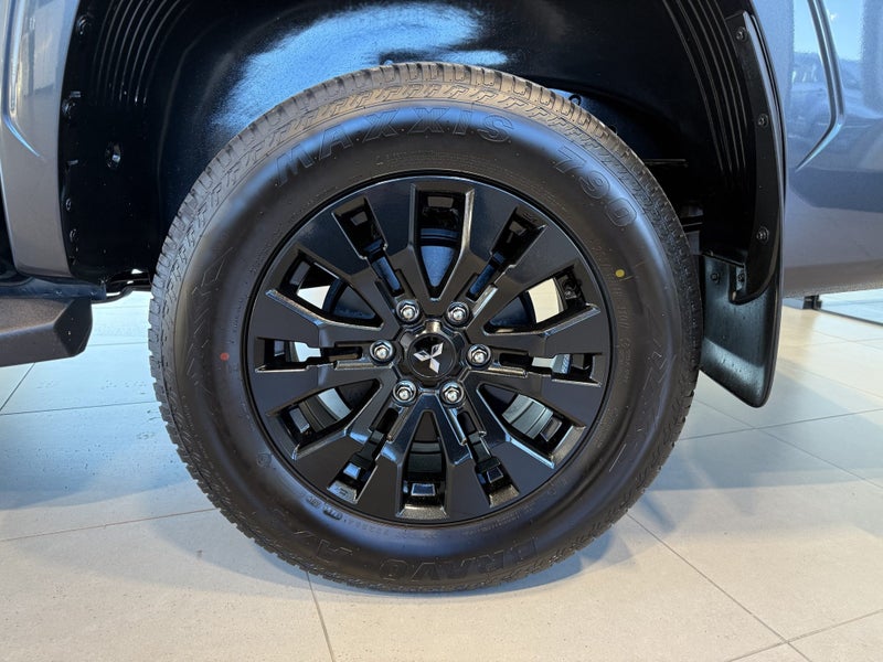 2026 Mitsubishi Triton DC WS 2.4D GLXR 4WD 6AT image 3