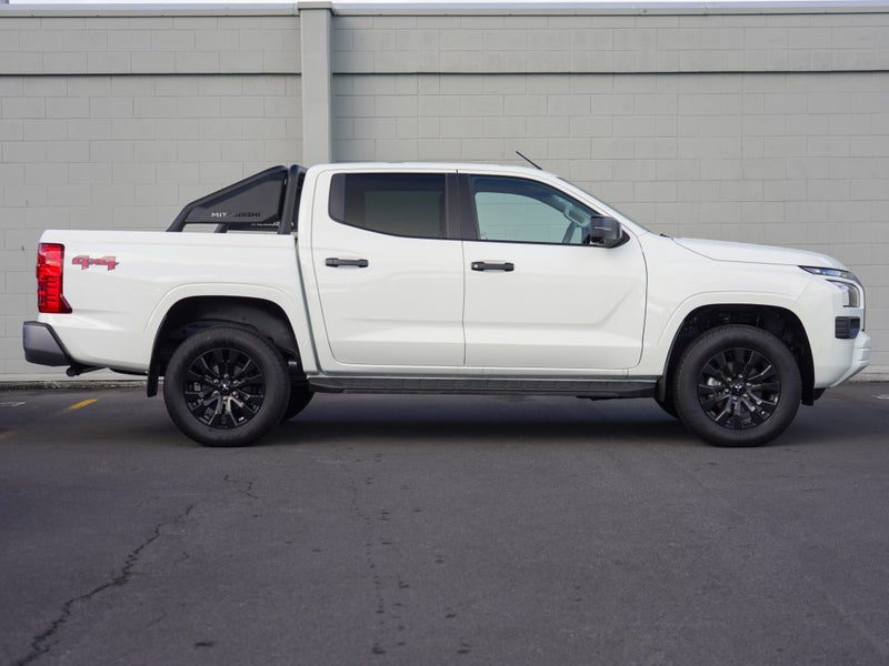 2026 Mitsubishi Triton DC WS 2.4D GLXS 4WD 6AT image 3