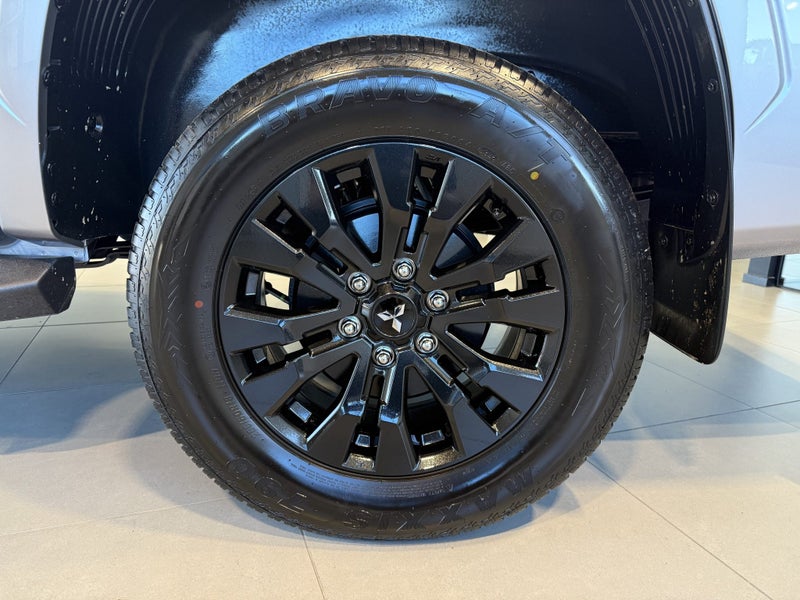2026 Mitsubishi Triton DC WS 2.4D GLXS 4WD 6AT image 4