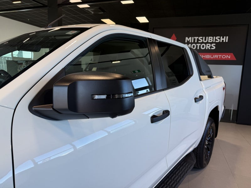 2026 Mitsubishi Triton DC WS 2.4D GLXS 4WD 6AT image 3
