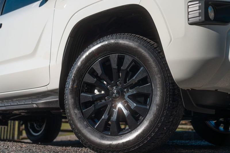 2026 Mitsubishi Triton DC WS 2.4D GLXS 4WD 6AT image 5