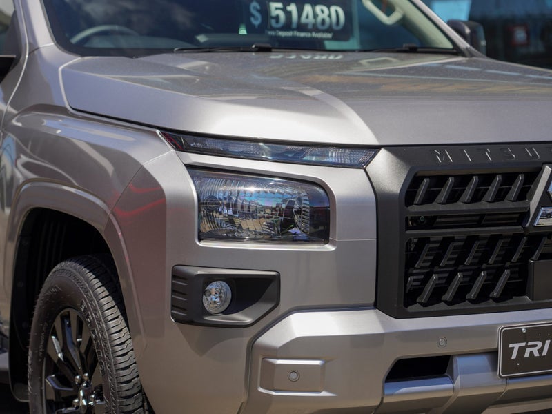 2026 Mitsubishi Triton DC WS 2.4D GLXS 4WD 6AT image 3
