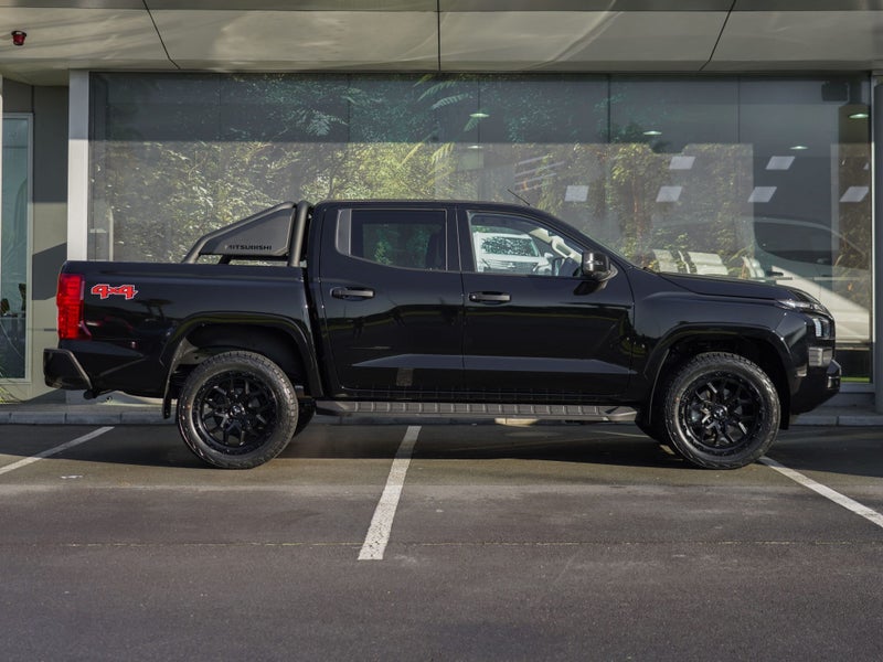 2026 Mitsubishi Triton DC WS 2.4D GLXS 4WD 6AT image 3