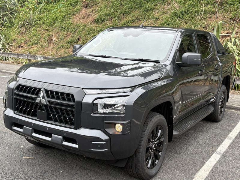 2026 Mitsubishi Triton DC WS 2.4D GLXS 4WD 6AT image 3