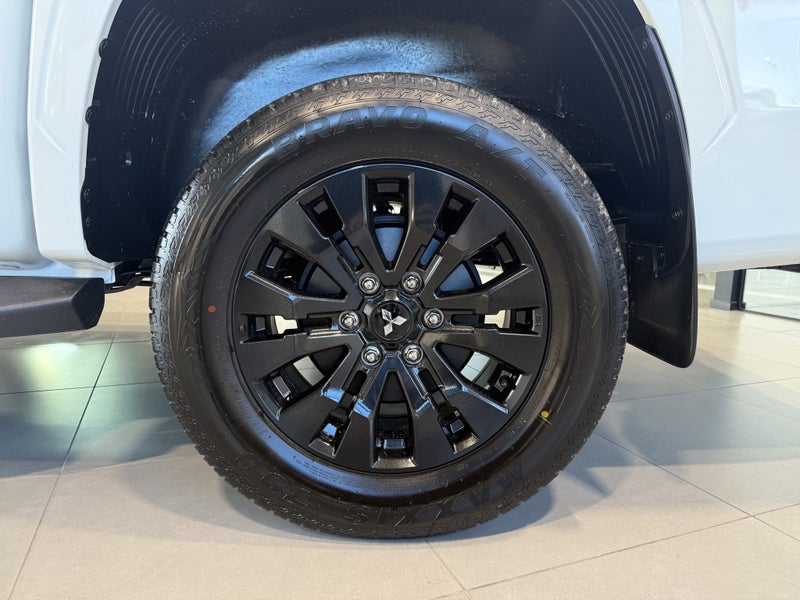 2026 Mitsubishi Triton DC WS 2.4D GLXS 4WD 6AT image 3